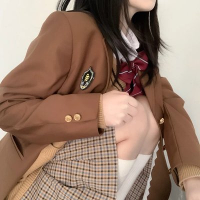 带剑女孩